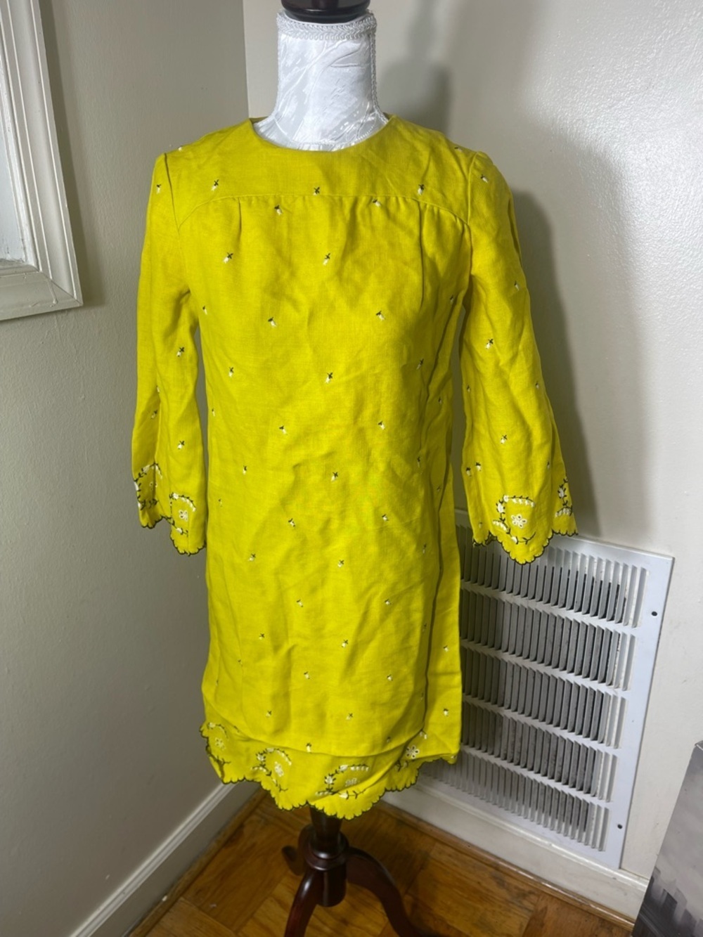 Vintage  saks fifth ave  Embroidered Yellow Dress